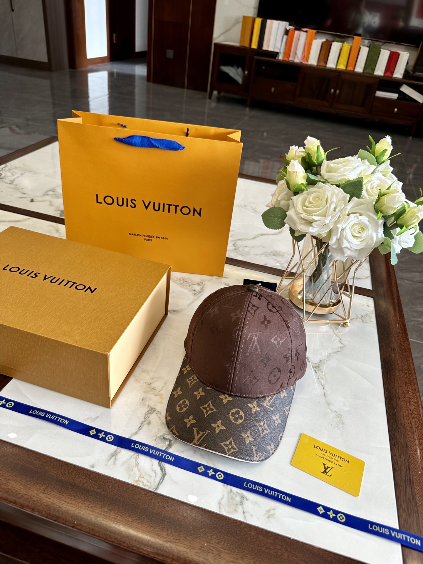 LV hat model 08